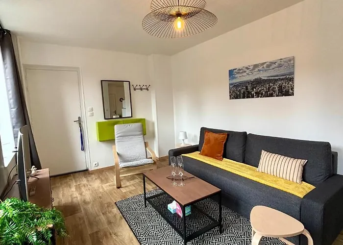 Idealement Situe Au Coeur De *